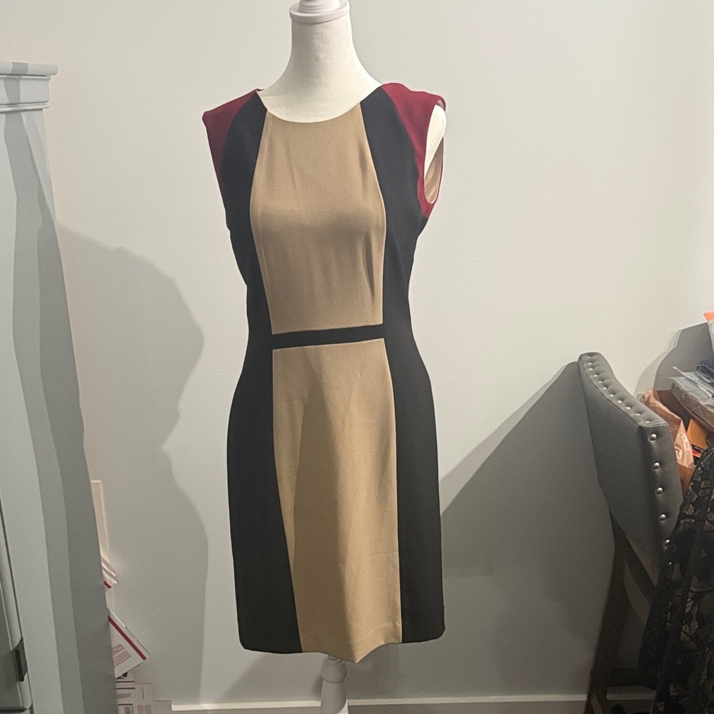 Chelsea Rose Chic Sleeveless Colorblock Dress in Black, Tan, and dark Red